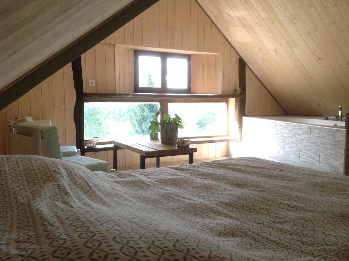 Les Rocailles Hotel La Foret-Auvray Bagian luar foto