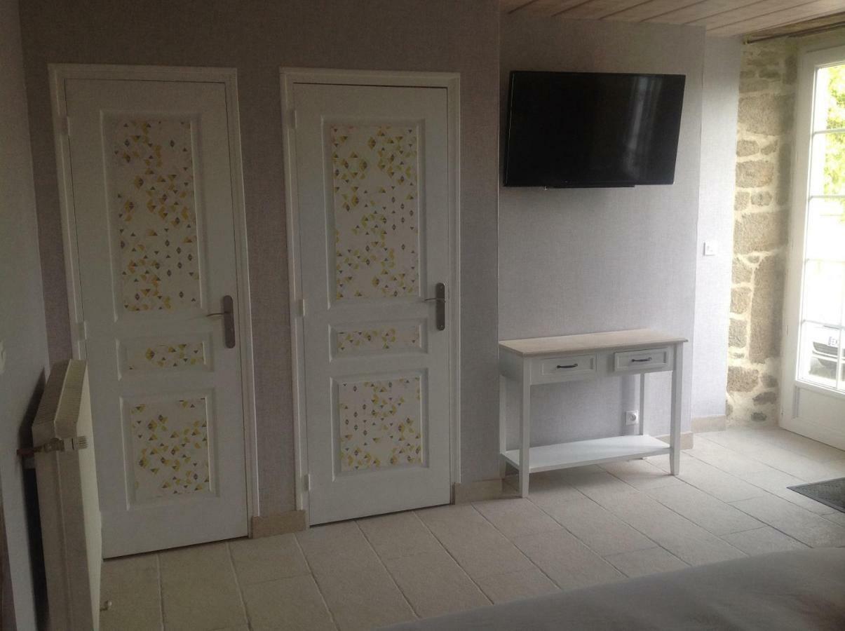 Les Rocailles Hotel La Foret-Auvray Bagian luar foto