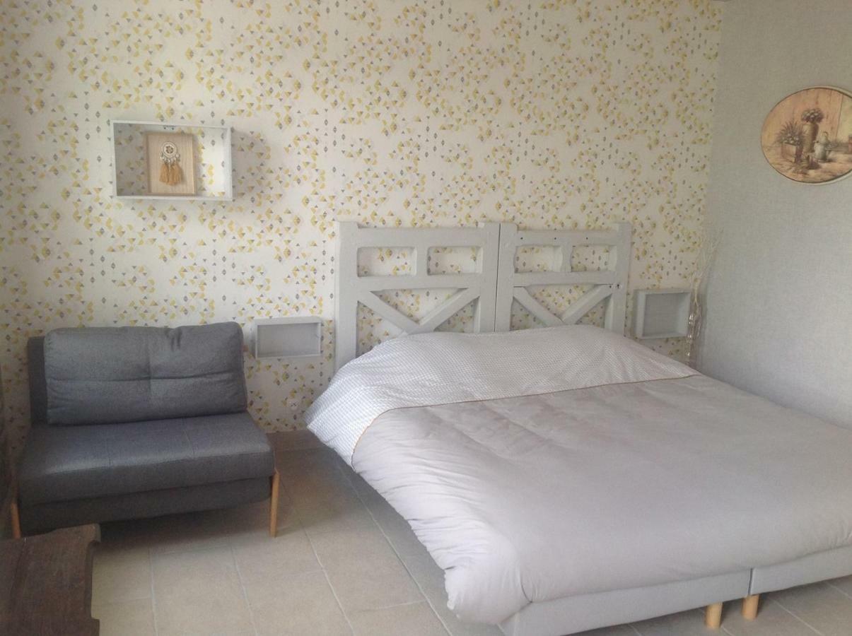 Les Rocailles Hotel La Foret-Auvray Bagian luar foto