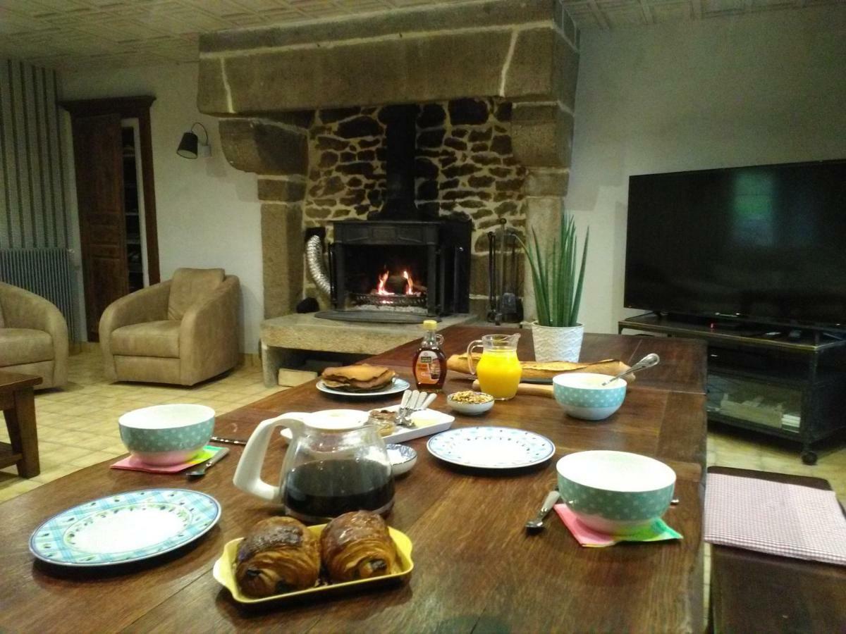 Les Rocailles Hotel La Foret-Auvray Bagian luar foto